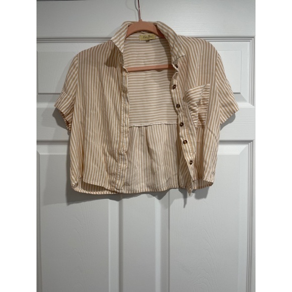 Button Down Cropped blouse - Picture 2 of 4